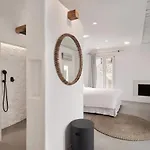 Hill Club Naxos