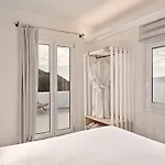 Hill Club Naxos Pláka
