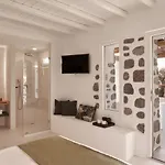Hill Club Naxos