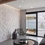 Hill Club Naxos *