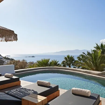 Hill Club Naxos